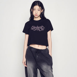 WOMAN PRINCESS FONT CROP SHORT SLEEVE T-SHIRT BLACK
