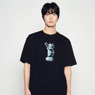 AC BEAR STATUE OF LIBERTY SHORT SLEEVE T-SHIRT BLACK