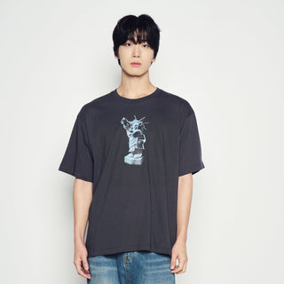 AC BEAR STATUE OF LIBERTY SHORT SLEEVE T-SHIRT CHARCOAL