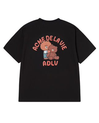 BEAR DOLL HUG BROWN LINE FRIENDS SHORT SLEEVE T-SHIRT BLACK
