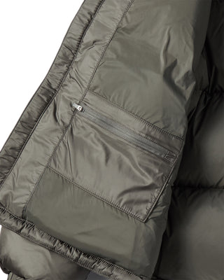 STITCH BASIC LOGO SHORT DUCK DOWN JACKET DARK KHAKI