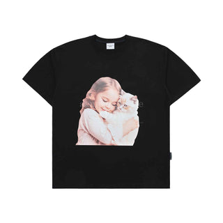 BABY FACE CAT HUG GIRL SHORT SLEEVE T-SHIRT BLACK