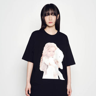 BABY FACE HUG BEAR DOLL SLEEVE T-SHIRT BLACK
(OVERSEAS & DOMESTIC EXCLUSIVE)