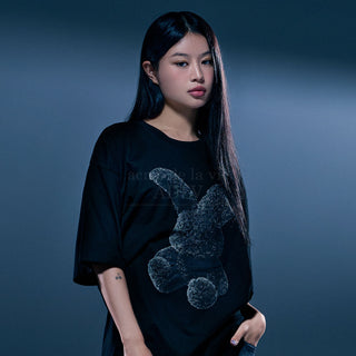 BLACK FUZZY RABBIT SHORT SLEEVE T-SHIRT BLACK