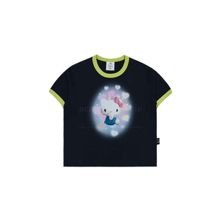 acme de la vie / Sanrio HELLO KITTY 3D ARTWORK MIDDLE CROP SHORT SLEEVE T-SHIRT NAVY